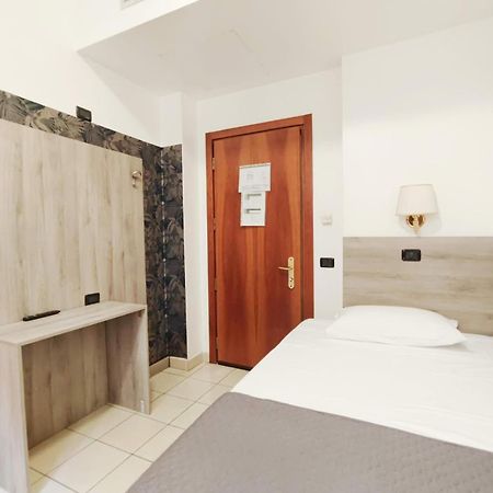 Hotel Mondial Milánó Kültér fotó