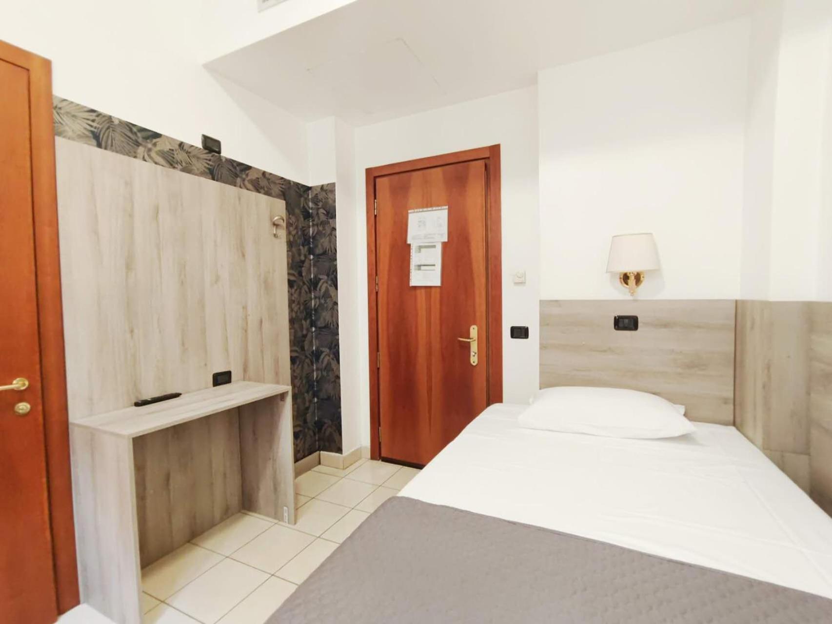Hotel Mondial Milánó Kültér fotó