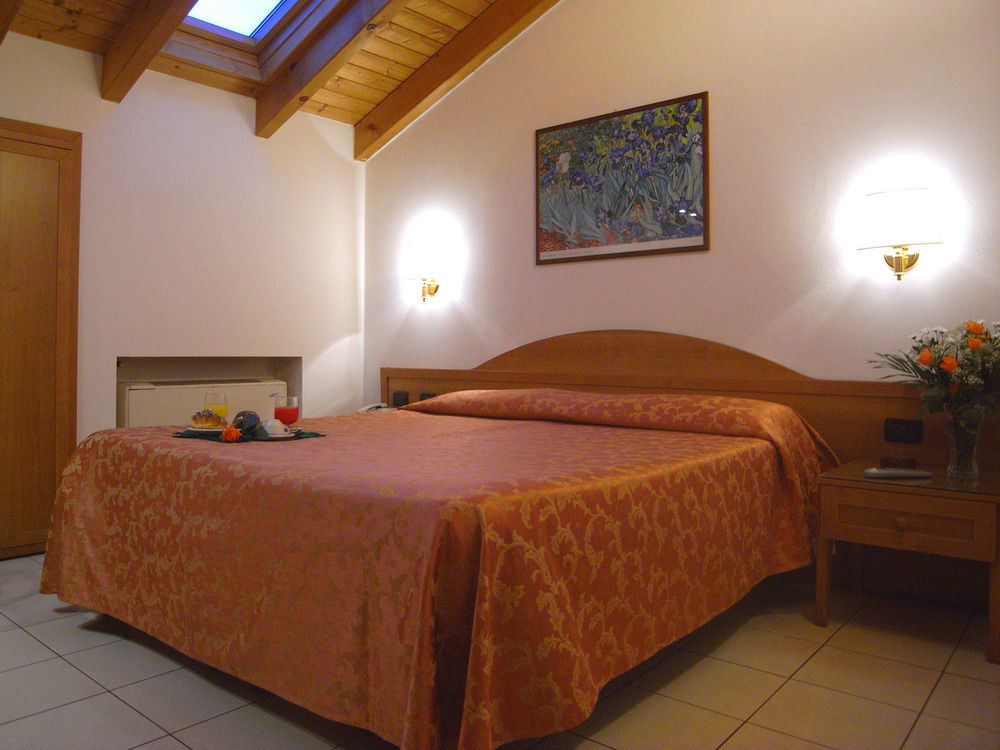 Hotel Mondial Milánó Kültér fotó