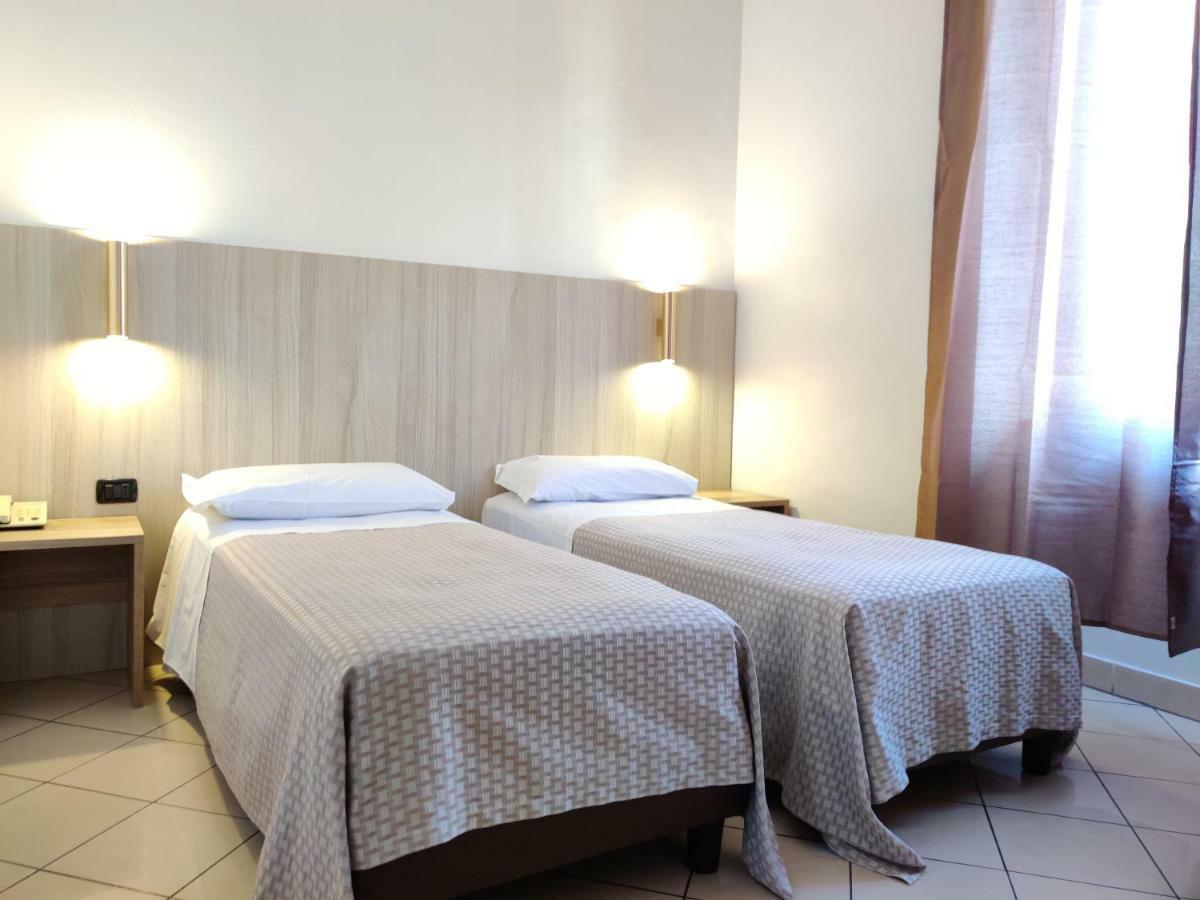 Hotel Mondial Milánó Kültér fotó
